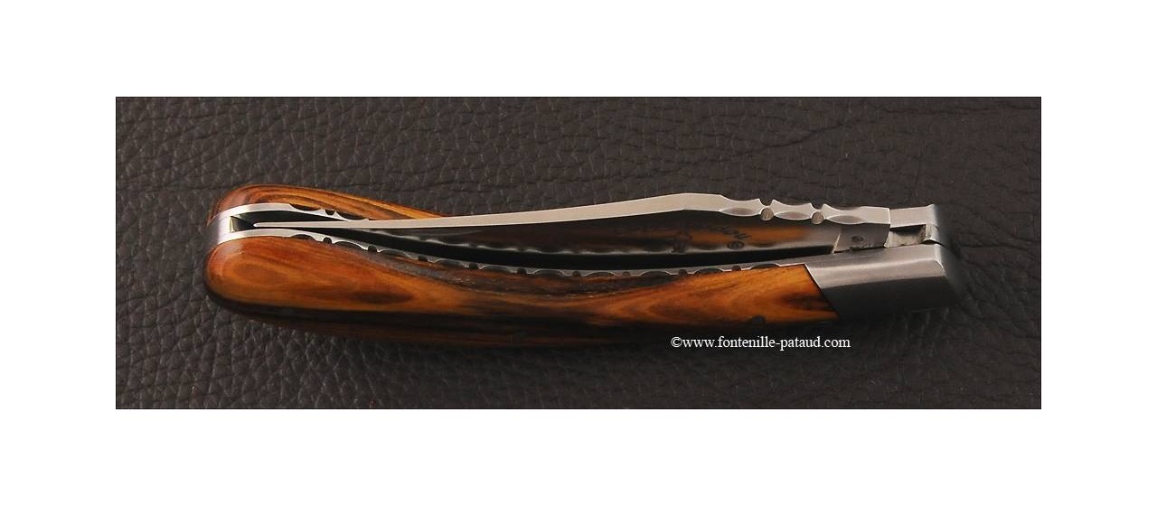 "Le Capuchadou-Guilloché" 12 cm hand made knife, Pistachio wood