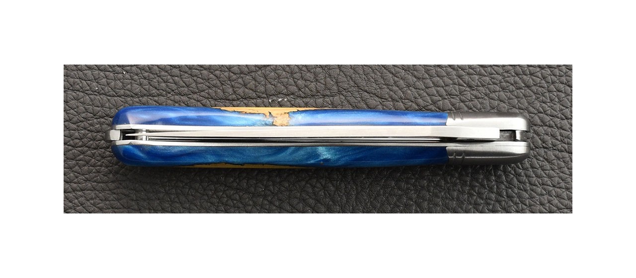 High-quality laguiole knife by Gilles Boxwood adn epoxy resin