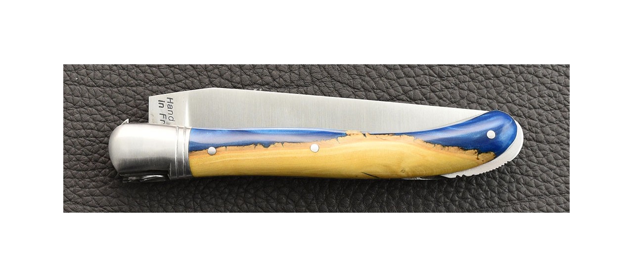 Couteau pliant Laguiole de production artisanale par Gilles en buis et résine epoxy