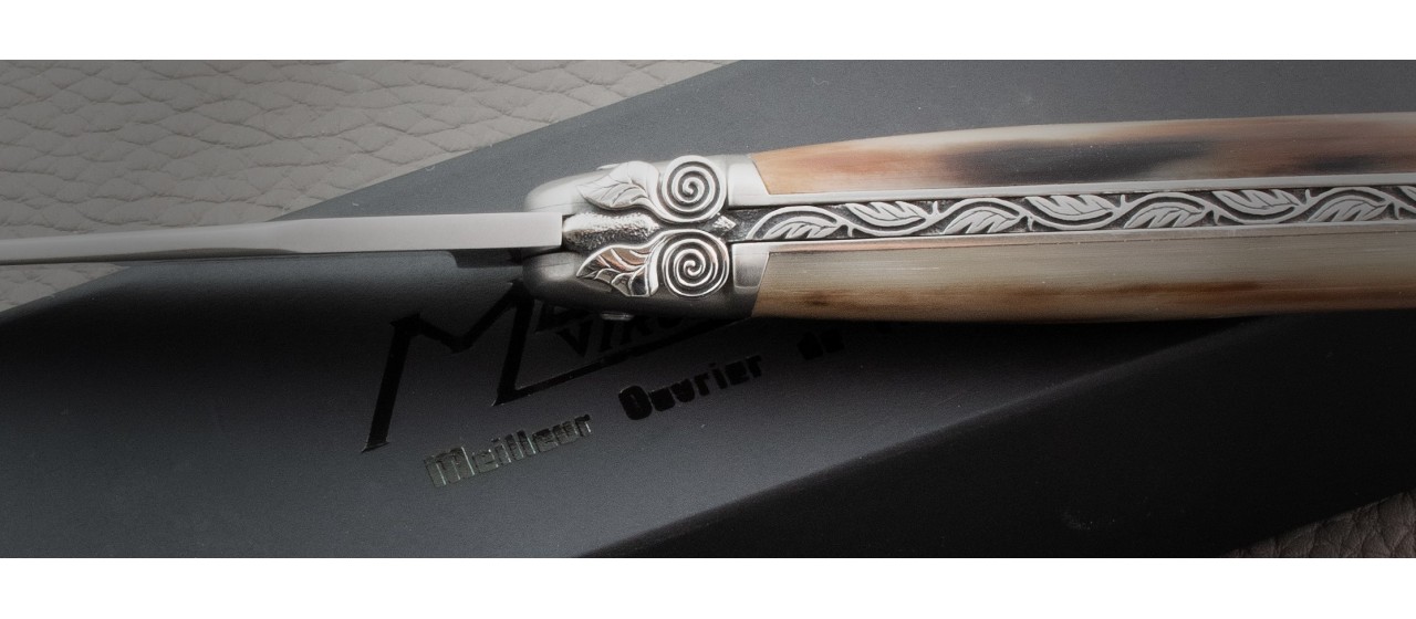 Laguiole Bud Blond Horn 12 cm knife made by  Virgilio Muñoz