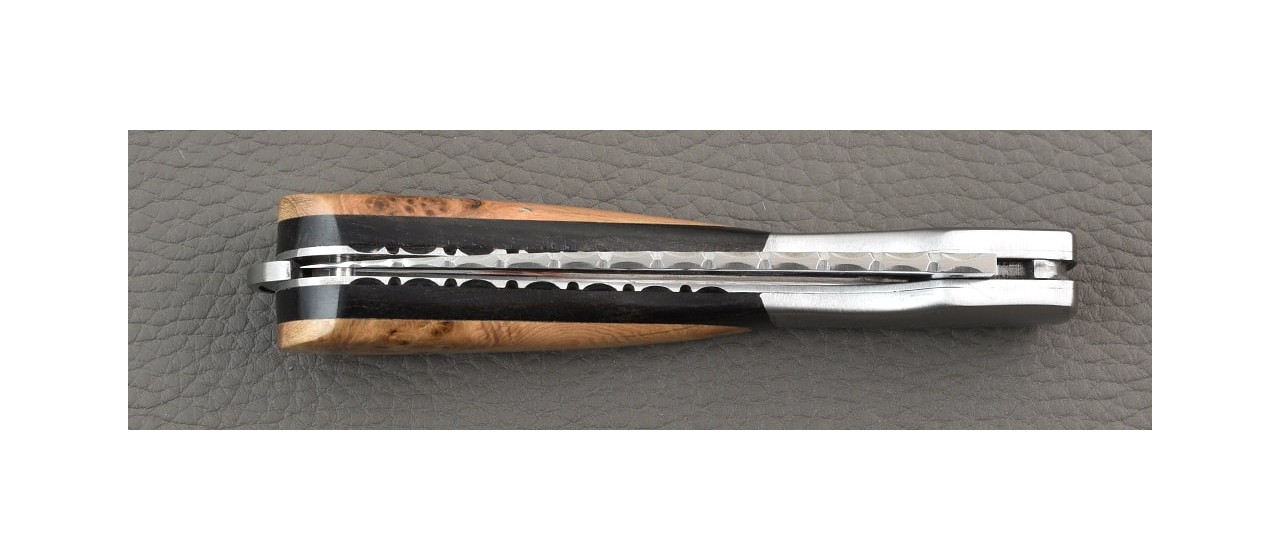 Couteau corse de qualité avec manche en marqueterie en ébène et genévrier