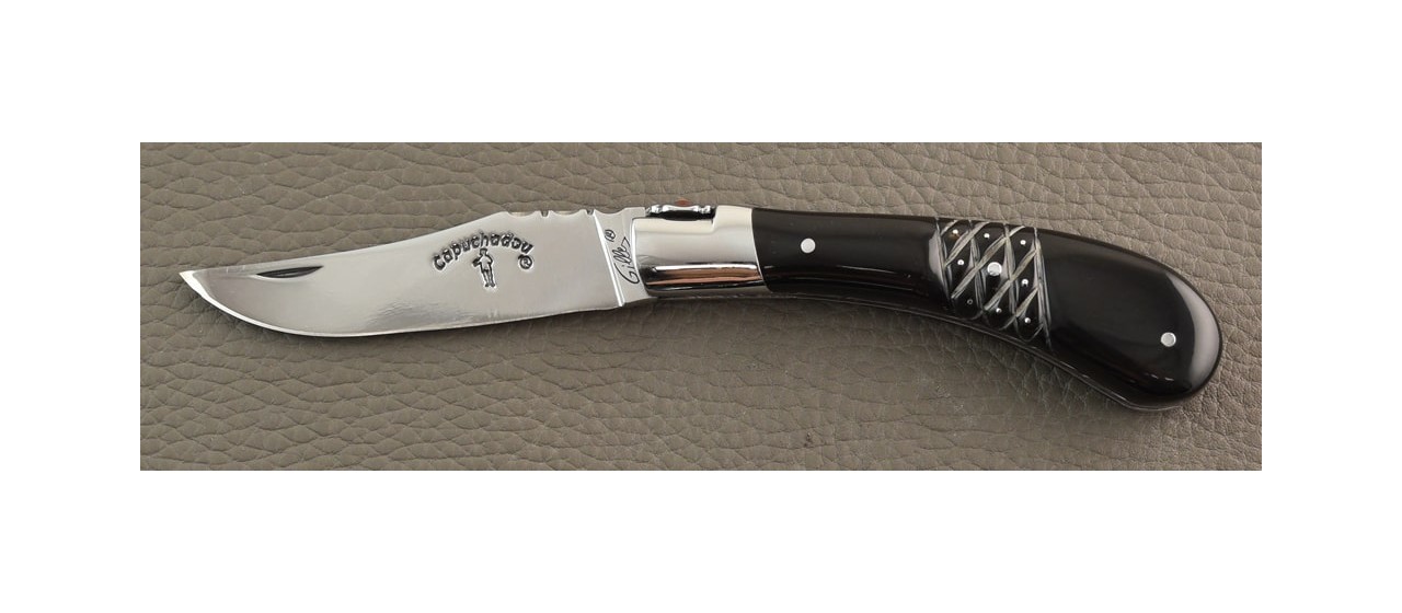 "Le Capuchadou®-Guilloché Aiguille" 10 cm hand made knife, Black buffalo horn tip