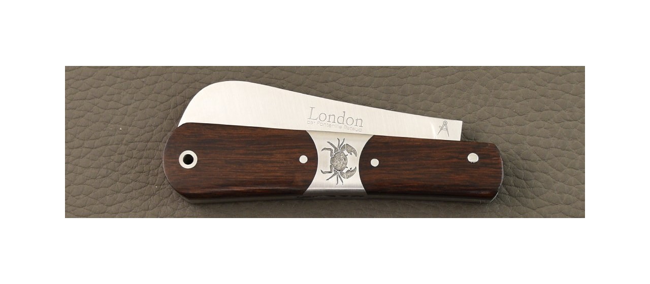 London 9 cm Ironwood and engraved Crabe