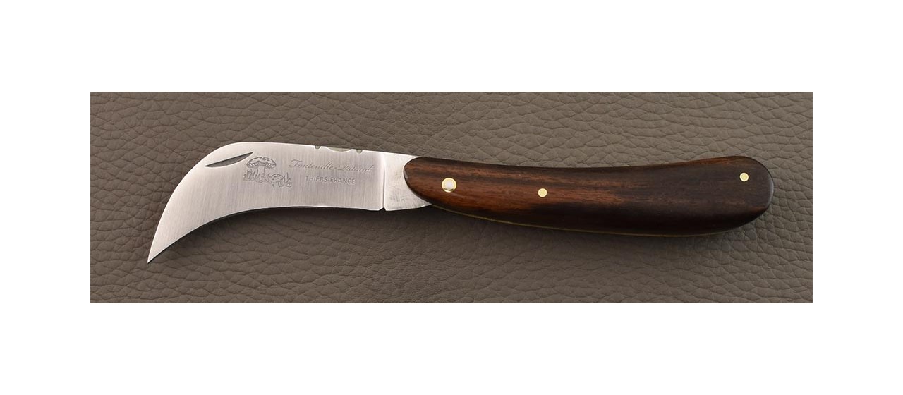 Couteau artisanal pour cueillir les champignons