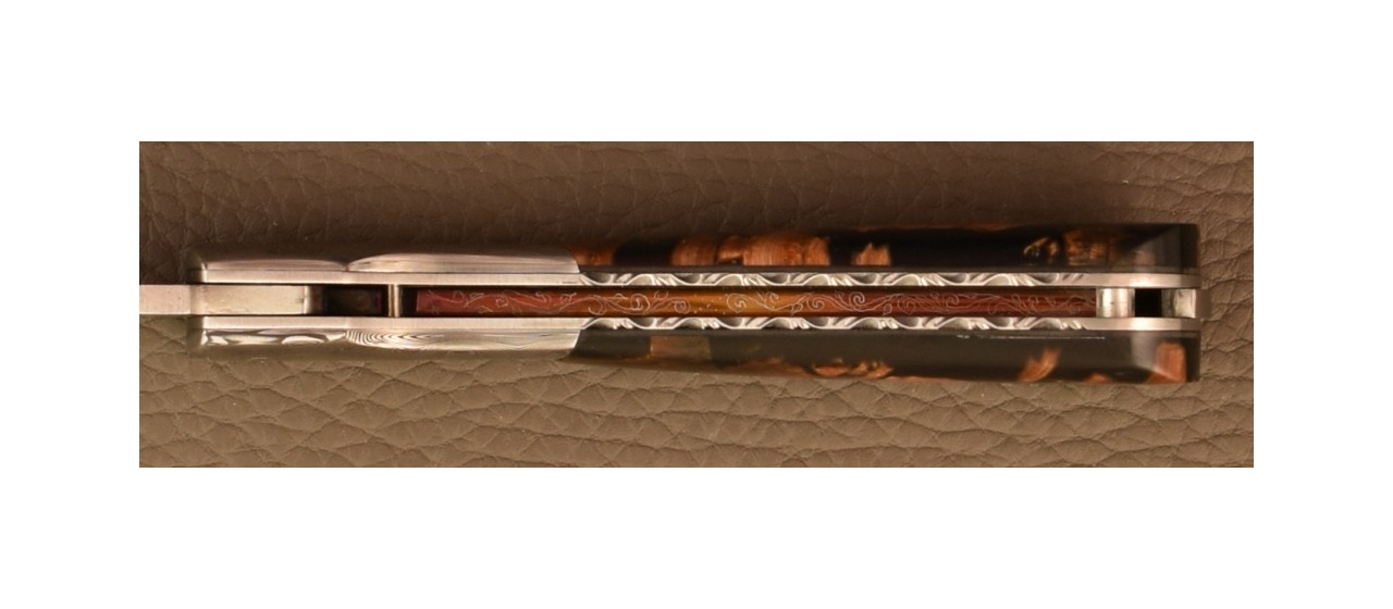 Couteau Pialincu Corse Damas Tranche de mammouth marron, Guillochage fin