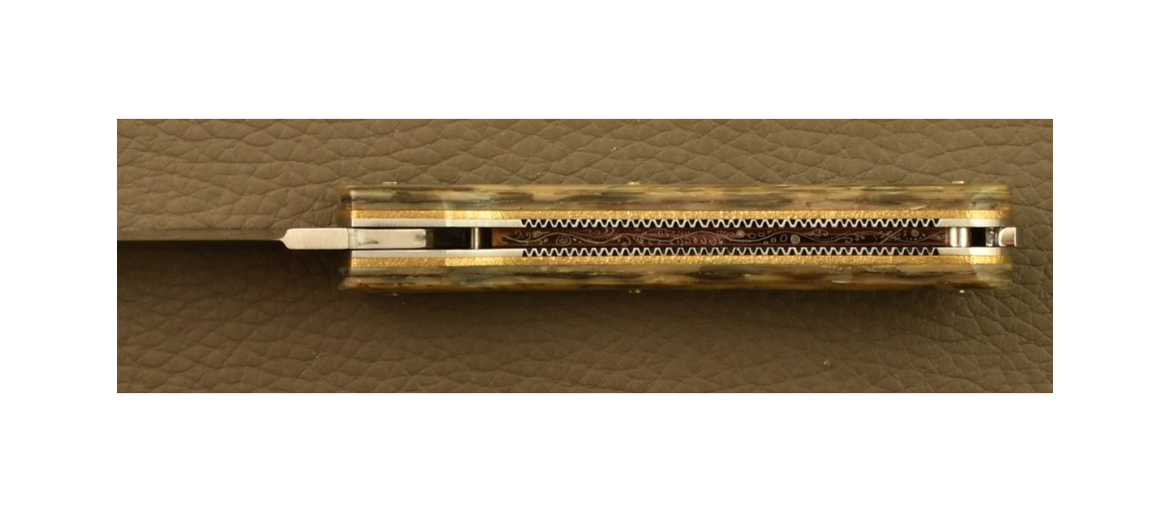 Couteau Pialincu Corse Damas Plein Manche Nacre, Guillochage fin