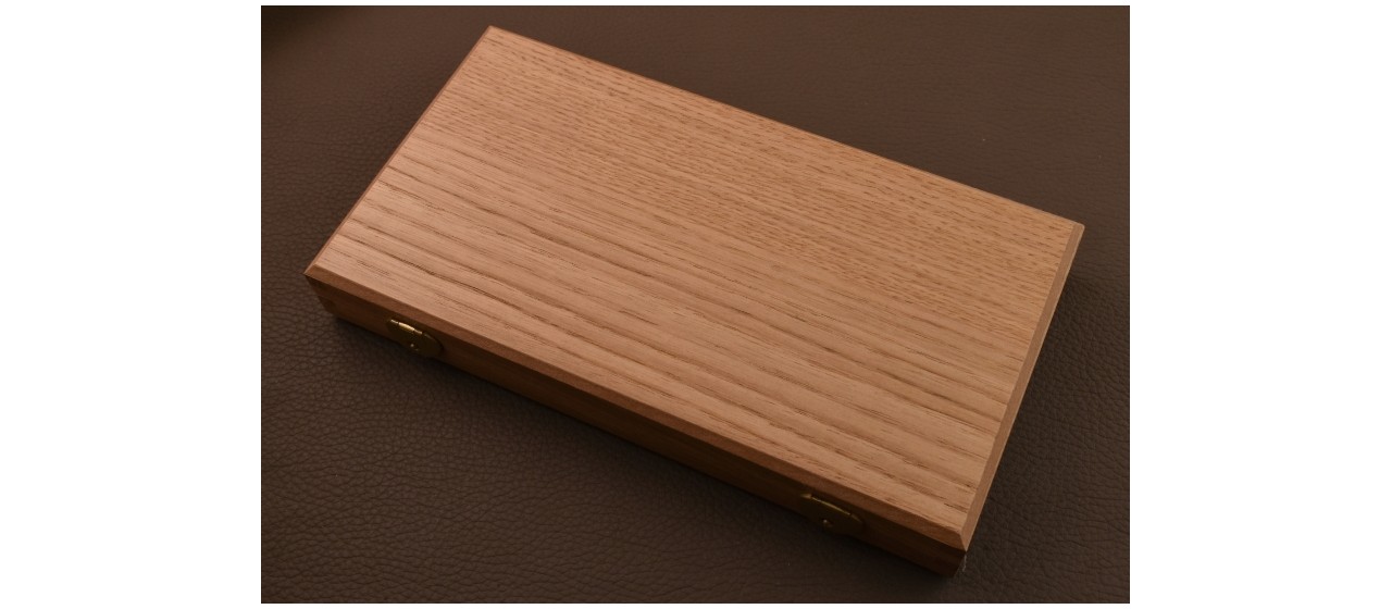 Coffret de rangement en bois pour nos couteaux de table.