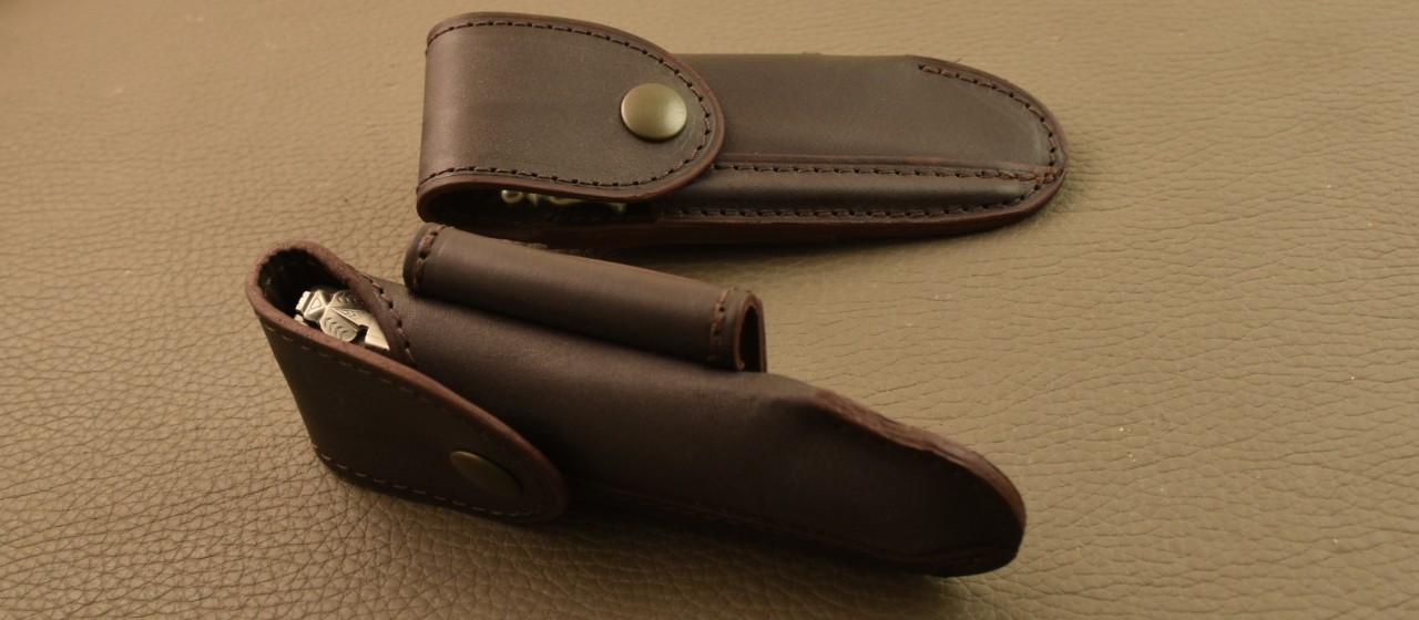 Etui de ceinture traditionnel en cuir doublé coloris marron