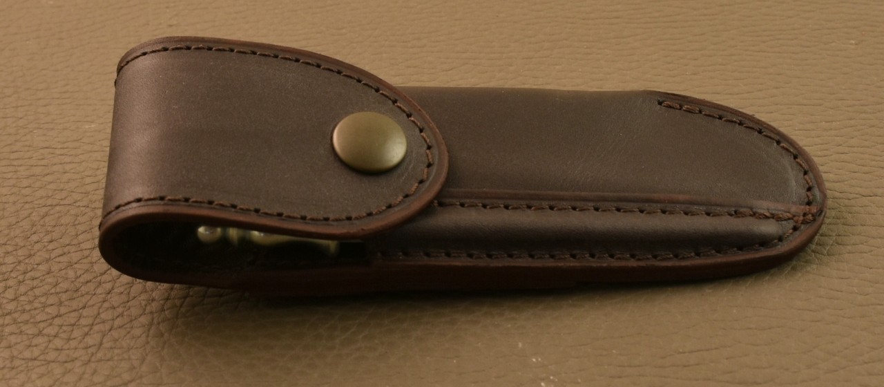 Etui de ceinture traditionnel en cuir doublé coloris marron
