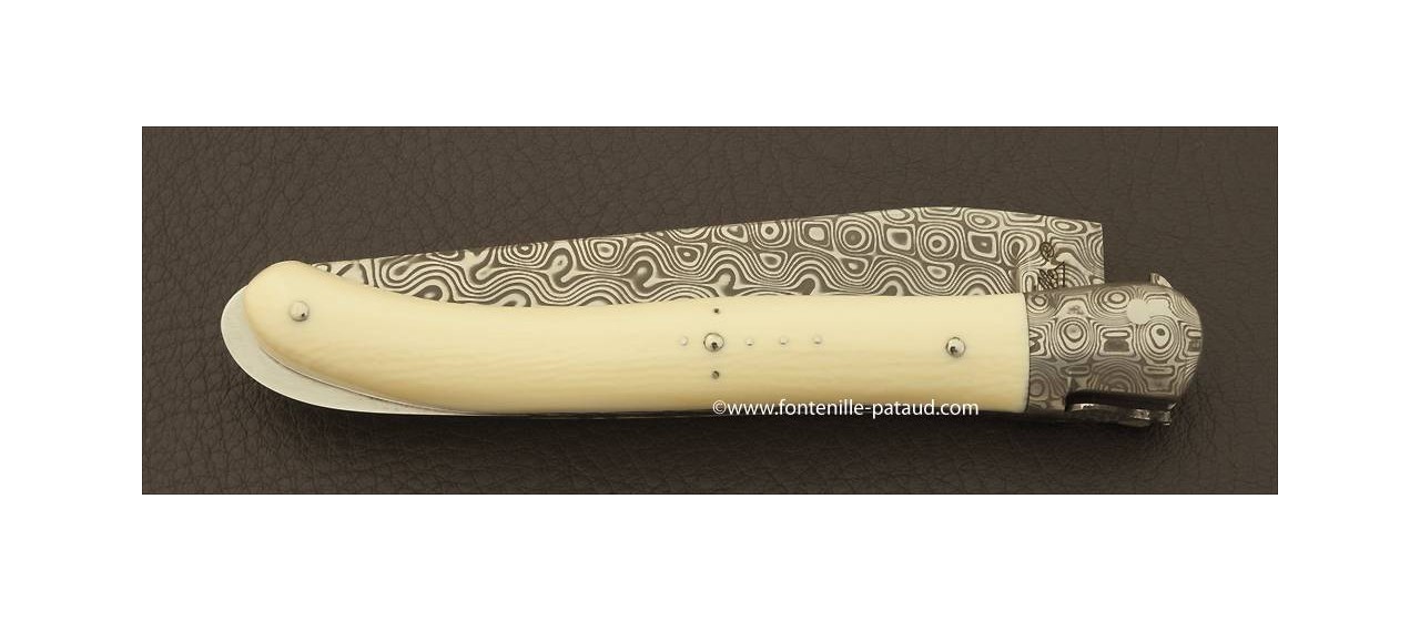Le luxe à la francaise pour ce couteau laguiole en ivoire et damas