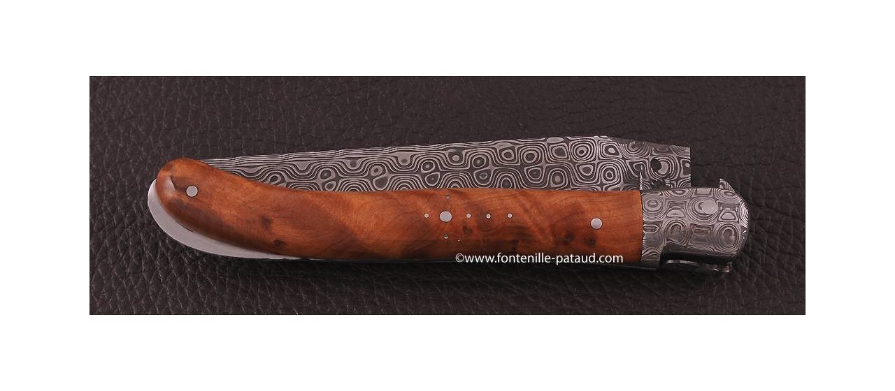 Stainless damascus steel blade for this high quality laguiole knife