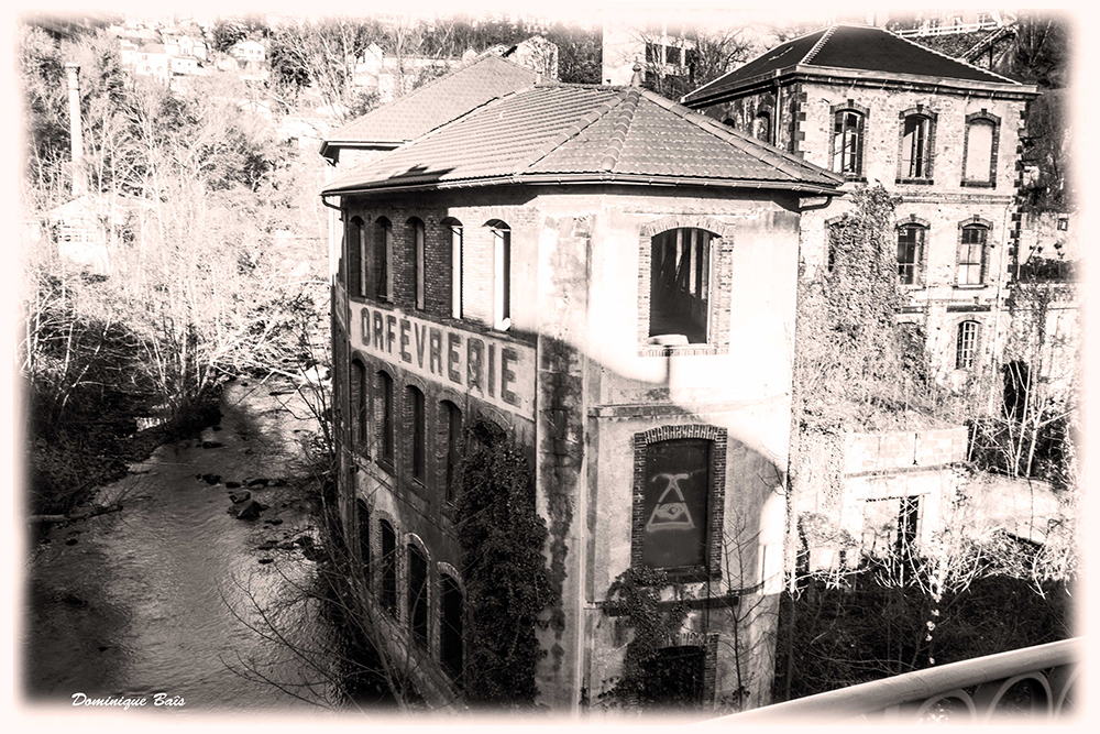 Une vue de la vallée des usines à Thiers (63)